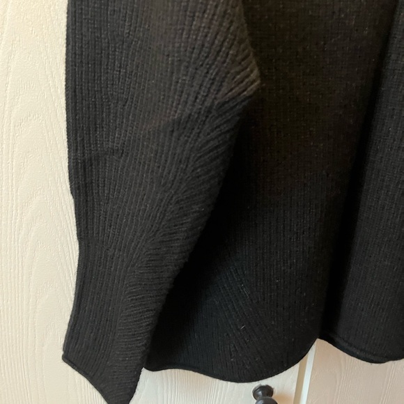 Club Monaco cashmere sweater medium - Picture 6 of 6